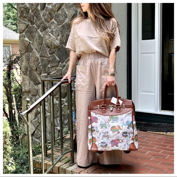 The Perfect Must Have Most Fabulous weekend Travel Rolling Bag - Picture 2 of 9